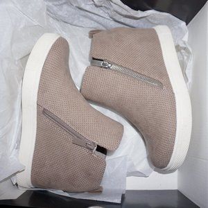 New With Box Torrid Gray Wedge Sneakers Size 8W